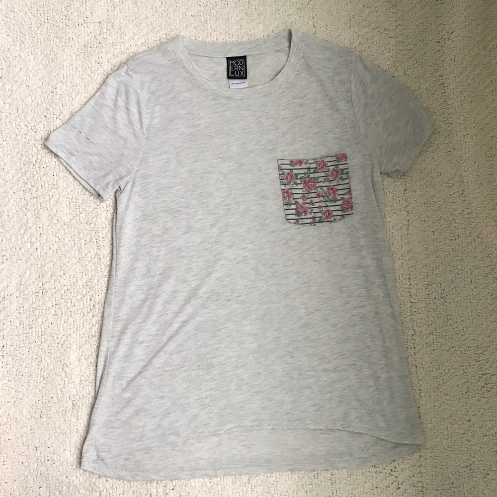 Floral pocket gray tee